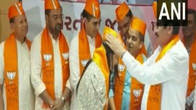 Gujarat aap six councillors joins bjp in surat nagar nigam big setback for kejriwal party