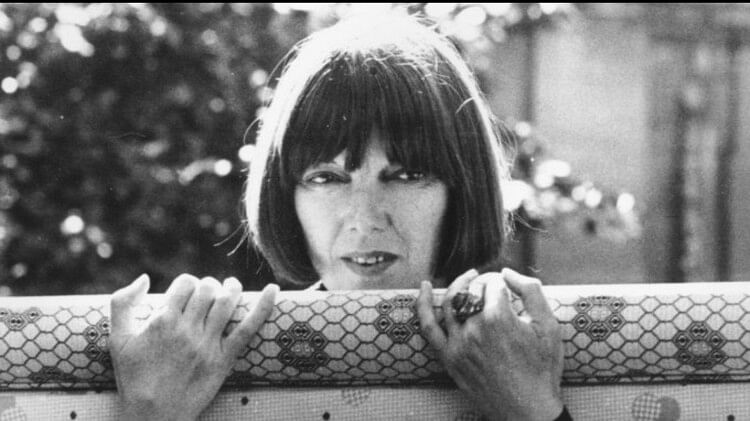 British Fashion Designer Dame Mary Quant passes away at 93 at her home in England mother of mini skirt