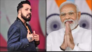 mika singh used indian currency on doha qatar airport singer salutes pm modi watch the video