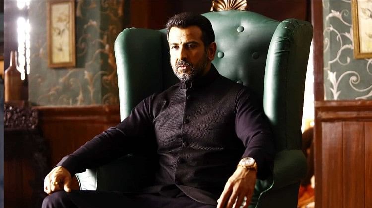 Ronit Roy pens cryptic note on being betrayed by someone smriti irani and rupali ganguly ask him what happened