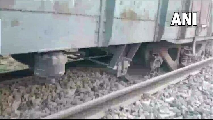 Tamil Nadu: Goods train derails in Krishnagiri district, Southern Railway cancels four trains