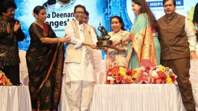 Vidya Balan Wear Lata Mangeshkar Gifted Saree While Receiving Dinanath Mangeshkar Award And become Emotional