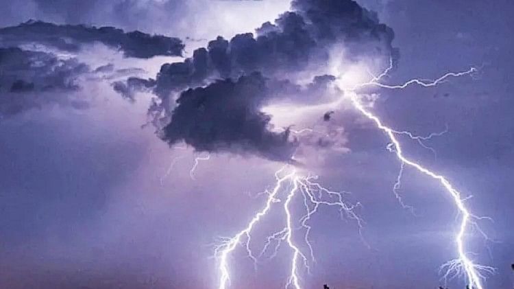 Eight killed in lightning strikes in West Bengal latest news in hindi