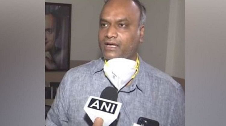 Election Commission issues show cause notices to BJP MLA Basanagouda R Patil and Congress MLA Priyank Kharge