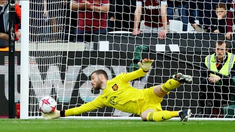 EPL Goalkeeper David de Gea mistake cost Manchester United Champions League ticket in danger