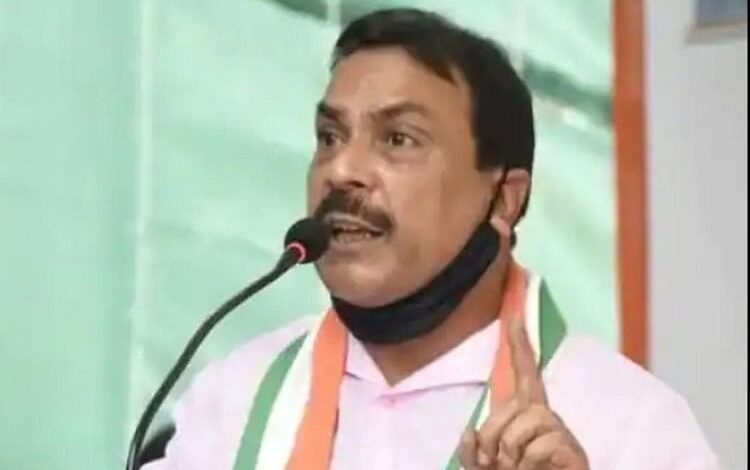 Maharashtra Congress leader Naseem Khan alleges corruption in Mithi river cleaning  seeks probe