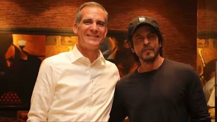 US Ambassador Eric Garcetti met Jawan Actor Shah Rukh Khan at Mannat Shared Photo on  Social Media