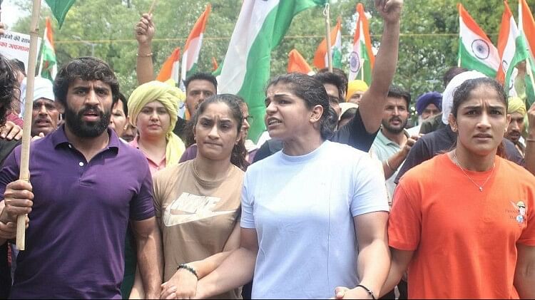 Wrestlers Protest Updates after Police removed Tent from Jantar mantar