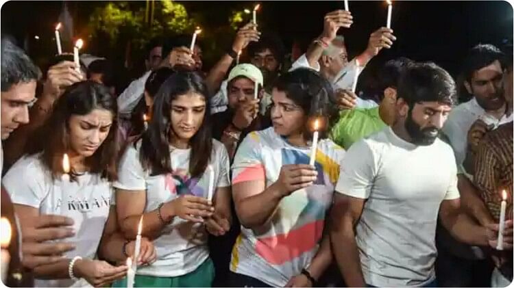 Wrestlers Protest: Wrestlers took out candle march, Vinesh said – the country runs on the constitution, we wan