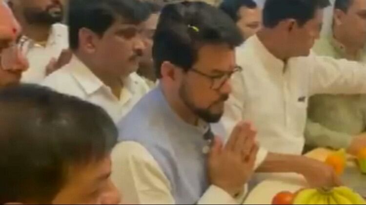 Anurag Thakur arrived to visit Shri Siddhi Vinayak Temple, said- 'The whole world has hopes from India'