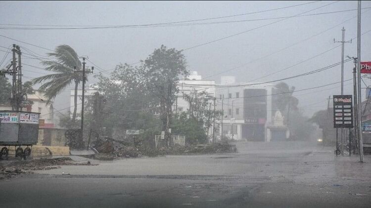 cyclonic storm Biparjoy weakens into deep depression over Southeast Pakistan after landfall at gujarat coast