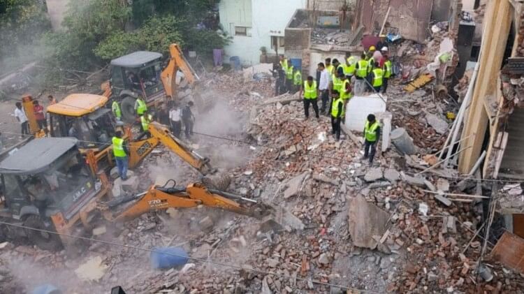 several people died in building collapse in Gujarats Jamankar