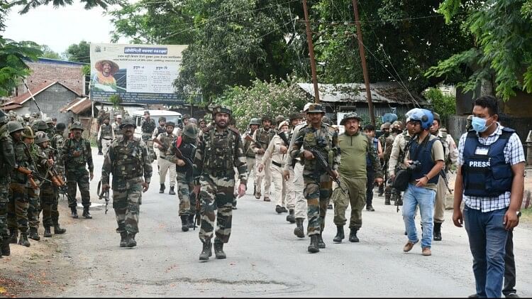 manipur violence mobs vandalise bjp offices attack police armoury many injured