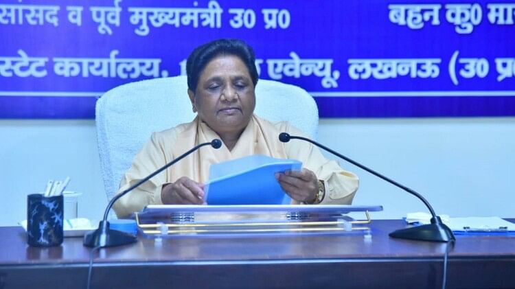 After Nitish, Mayawati hints early elections That's why the time changed until its biggest political campaign.