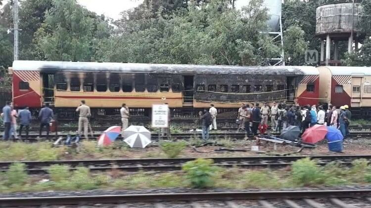 Southern Railways: Miscreants set a train bogie on fire at Kannur railway station, all passengers safe