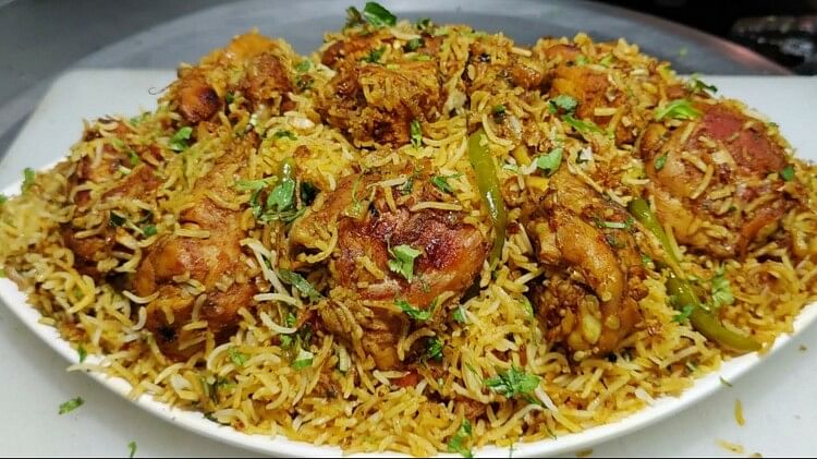 Food: Family get chicken instead of paneer in Biryani, Zomato and Hotel react to user's complaint