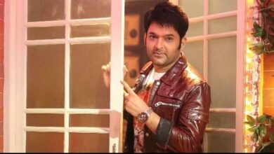 Kapil Sharma Says Camera Tumhara Chal Nahi Raha As Fan Tries Taking Selfie And Walks Off get trolled read