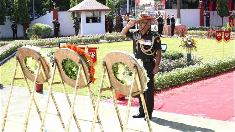 Kargil Vijay Diwas 2023 Indian Army Eastern Command pays tribute to Kargil martyrs