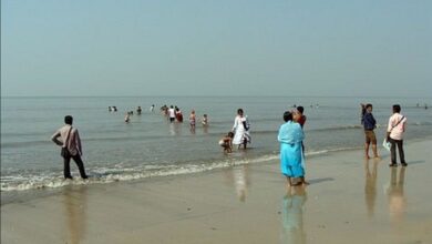 Woman drowns in Sea at Bandra Juhu Beach shut for visitors mumbai latest news in hindi