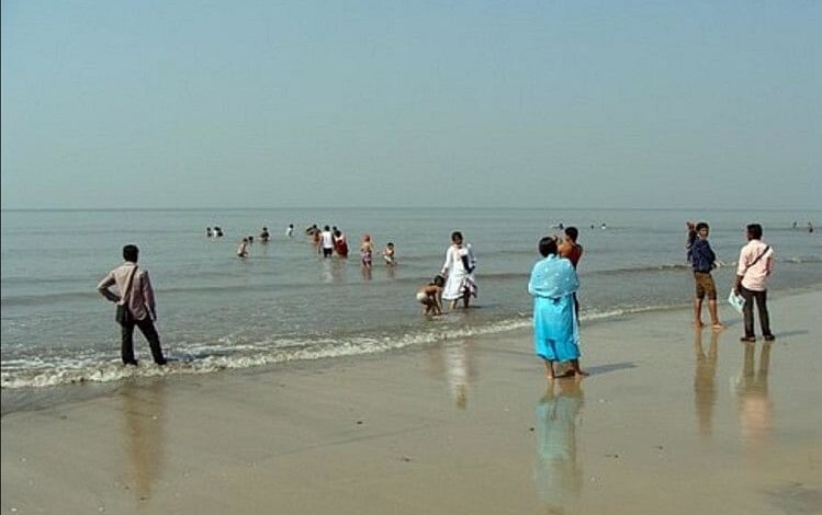 Woman drowns in Sea at Bandra Juhu Beach shut for visitors mumbai latest news in hindi