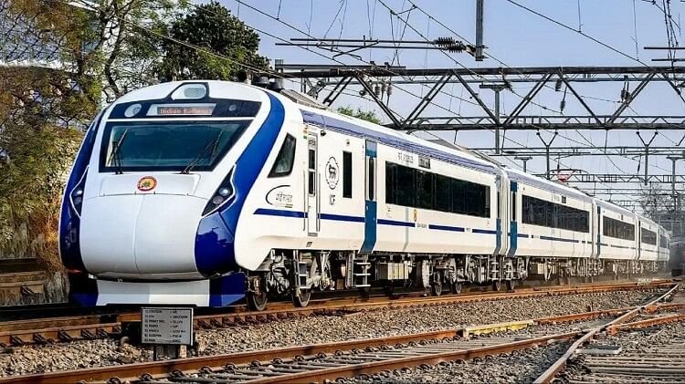 Gandhinagar-Mumbai Vande Bharat Express hits cattle near Dahanu in Maharashtra