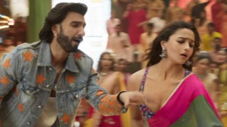 What Jhumka Rocky Aur Rani Kii Prem Kahaani second song out Starring lead couple Ranveer Singh and Alia Bhatt