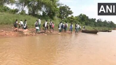 Students of Awali village in Maharashtra, Bhandara risk their lives to reach school