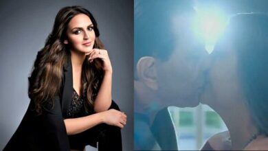 Esha Deol reaction on dharmendra kissing scene with shabana azmi in rocky rani ki prem kahani